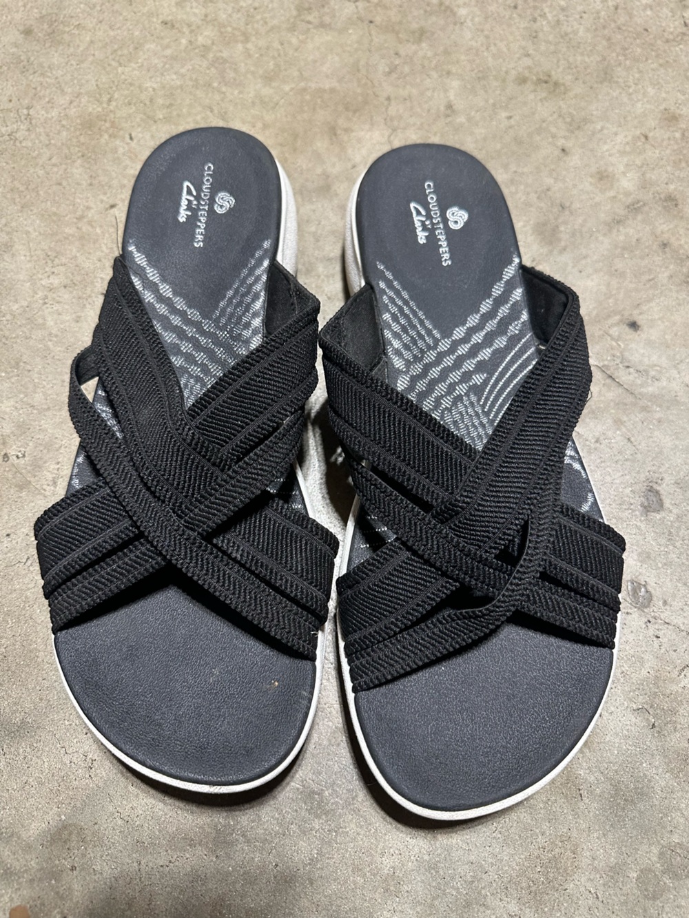 Clarks Black Cross-Strap Cloudsteppers Slip-On Sandals
